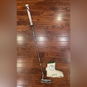 Top Flite Aura Blade 33" RH Putter with Barstool Sports Breakfast Ball Cover